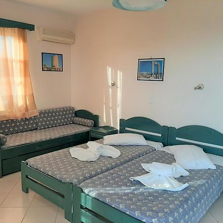 Joanna'S Rooms On The Beach Plaka  Room photo