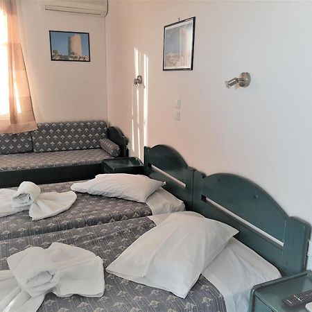 Joanna'S Rooms On The Beach Plaka  Room photo