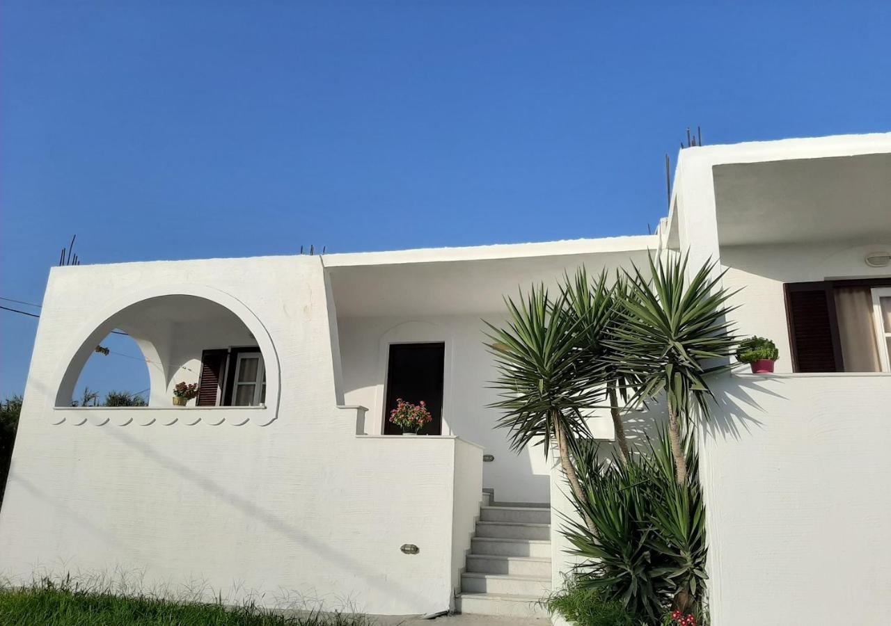 Joanna'S Rooms On The Beach Plaka  Exterior photo