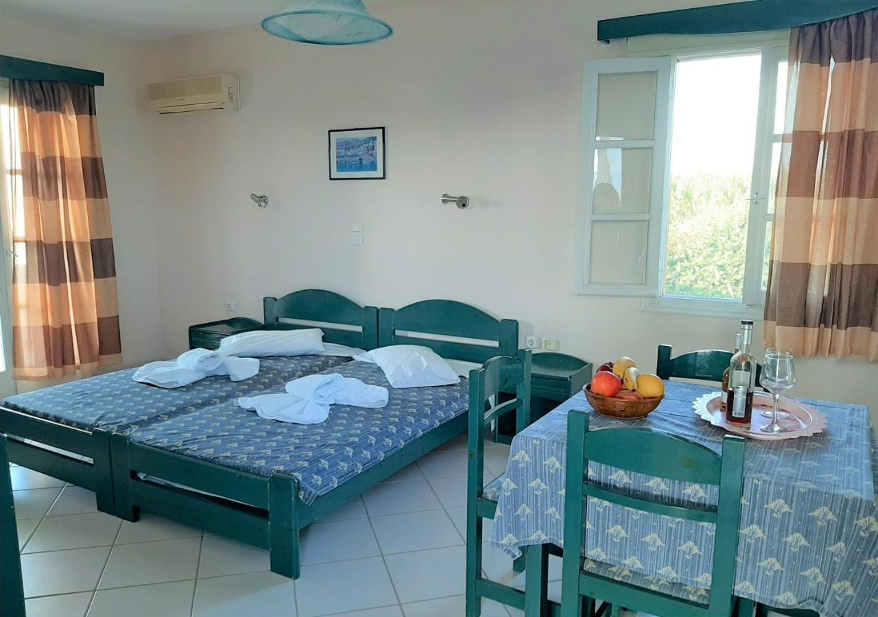 Joanna'S Rooms On The Beach Plaka  Exterior photo