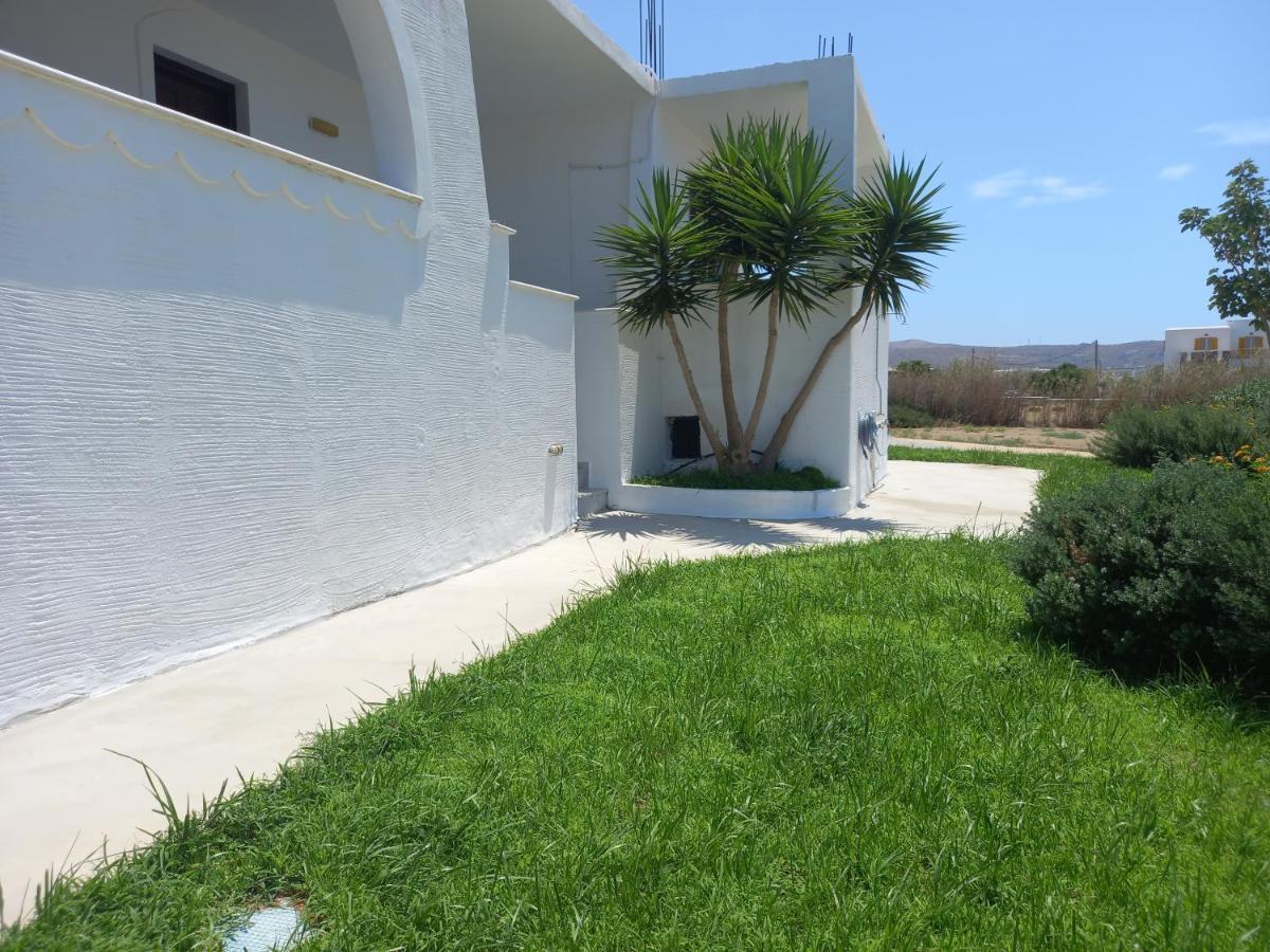 Joanna'S Rooms On The Beach Plaka  Exterior photo