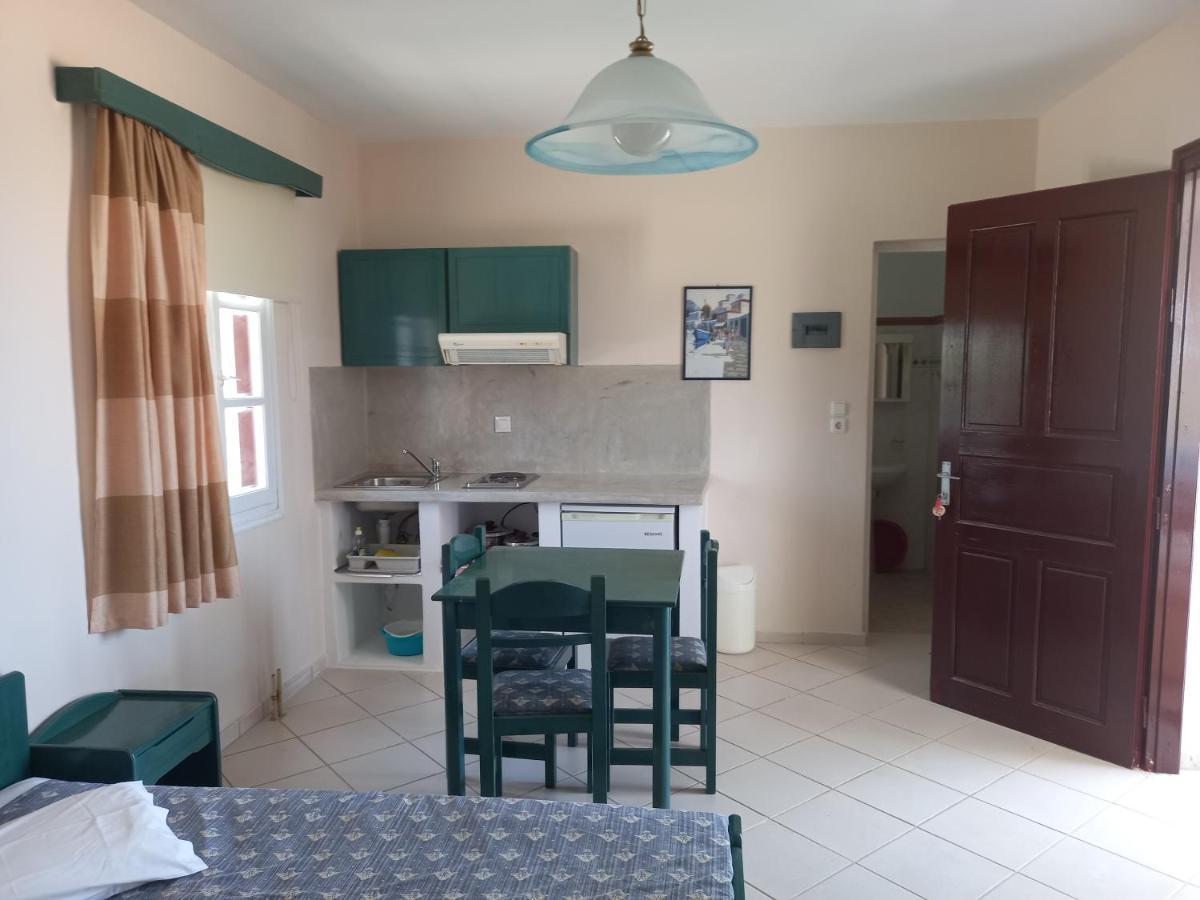 Joanna'S Rooms On The Beach Plaka  Exterior photo