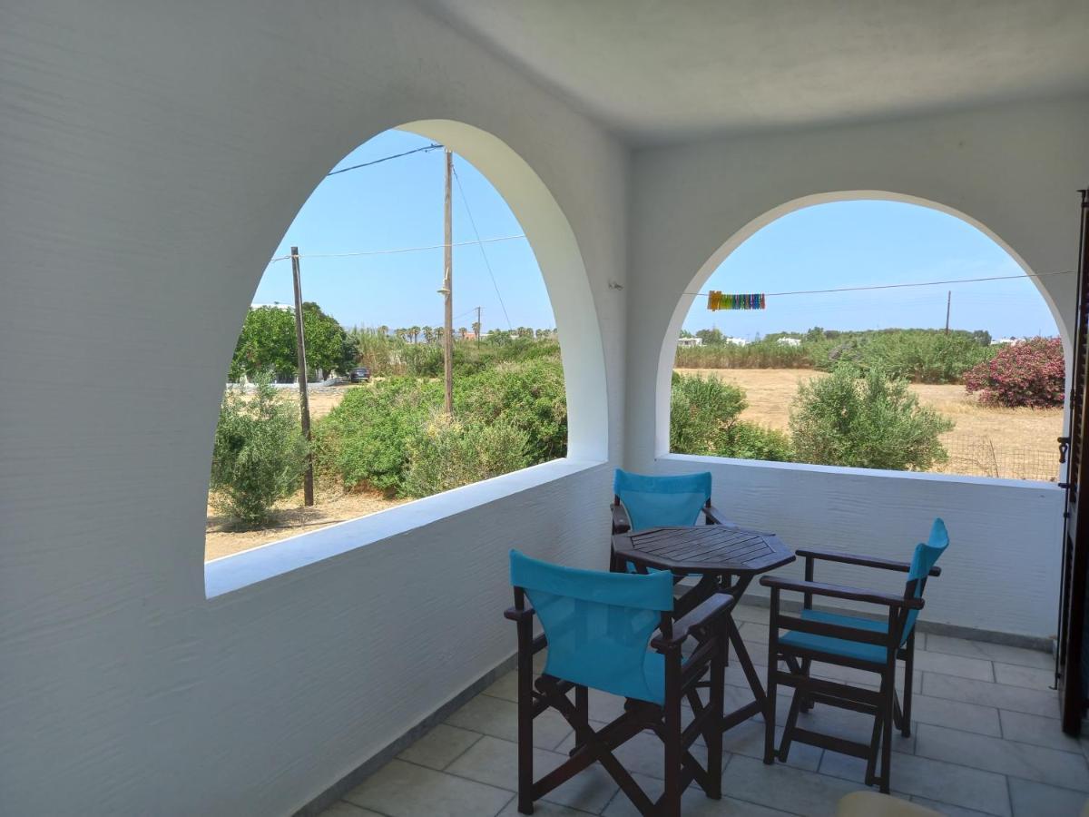 Joanna'S Rooms On The Beach Plaka  Exterior photo