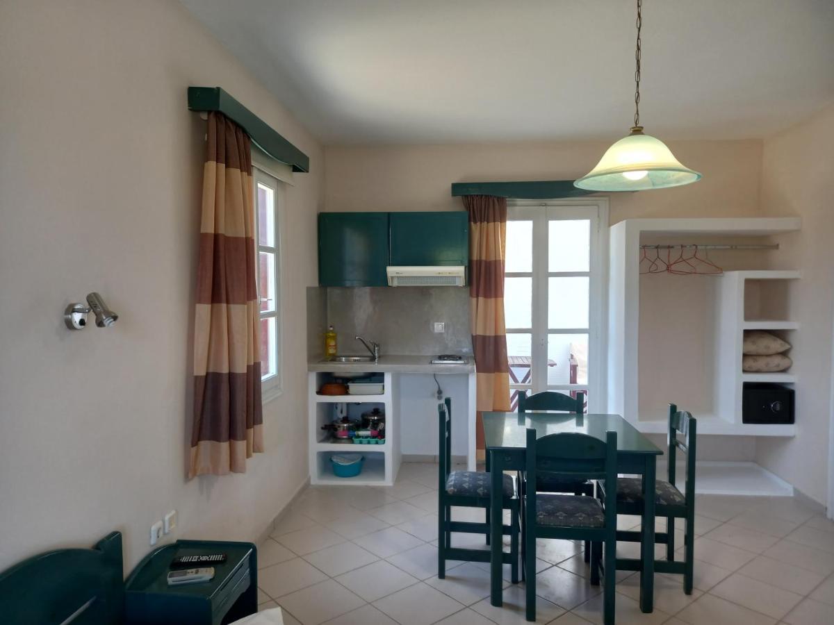 Joanna'S Rooms On The Beach Plaka  Exterior photo