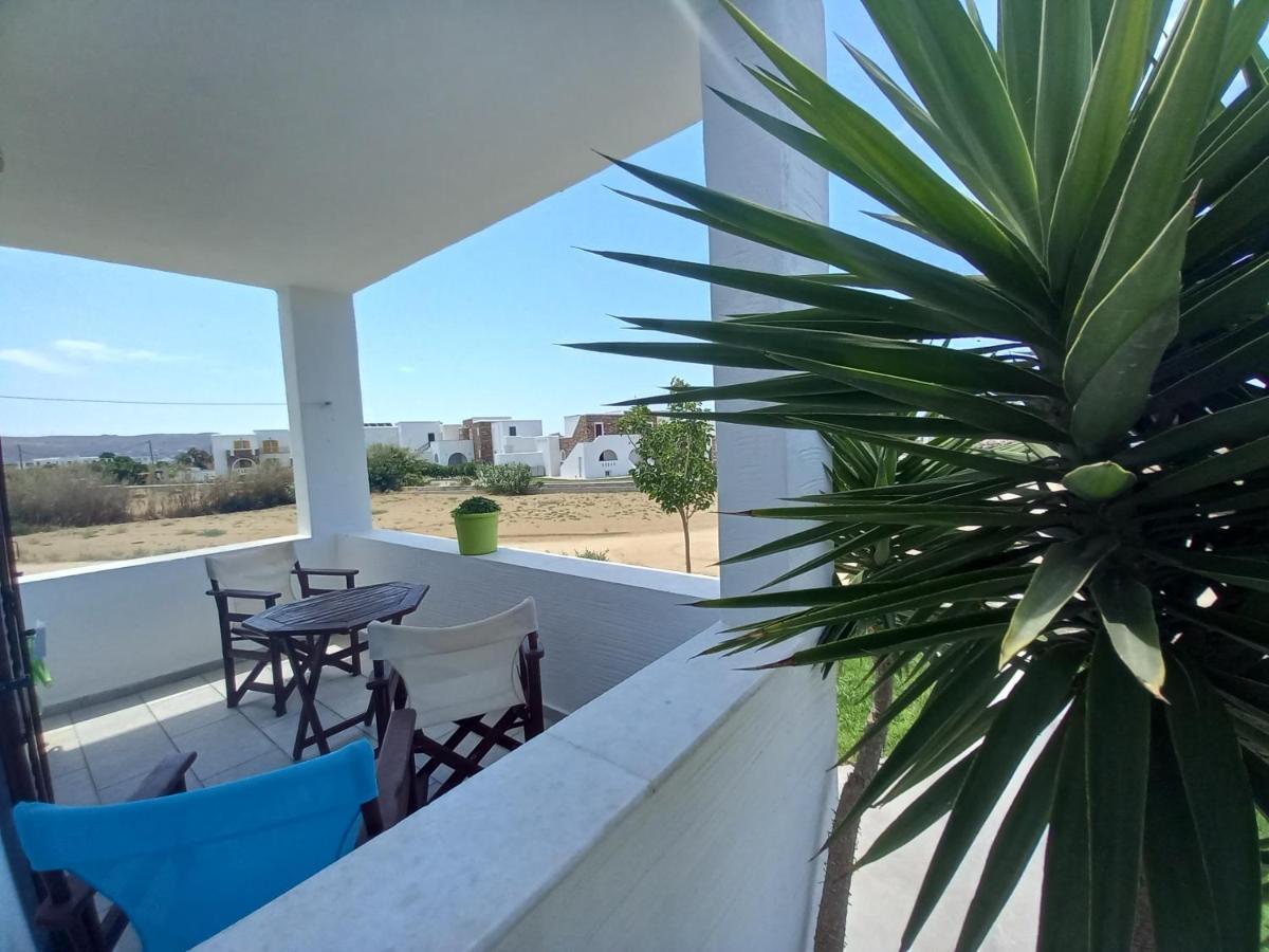 Joanna'S Rooms On The Beach Plaka  Exterior photo