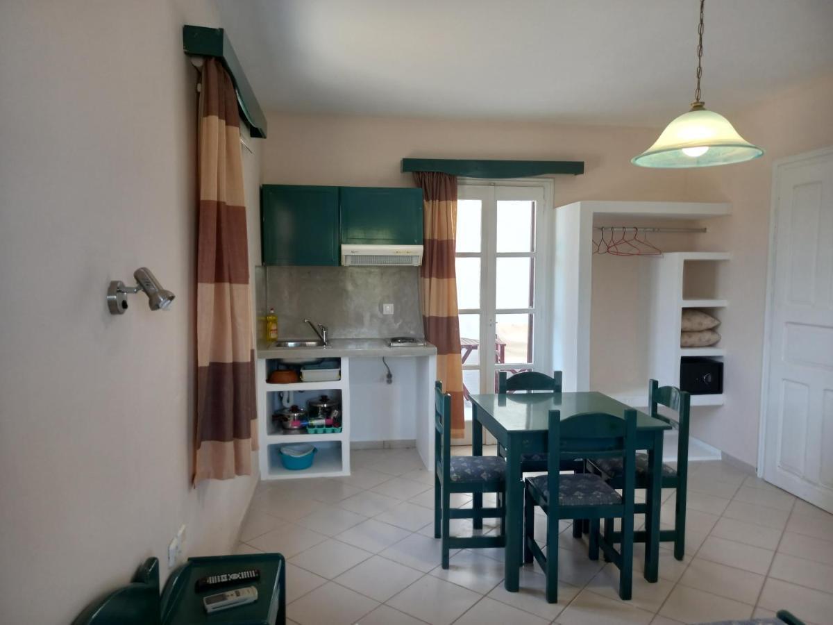 Joanna'S Rooms On The Beach Plaka  Exterior photo