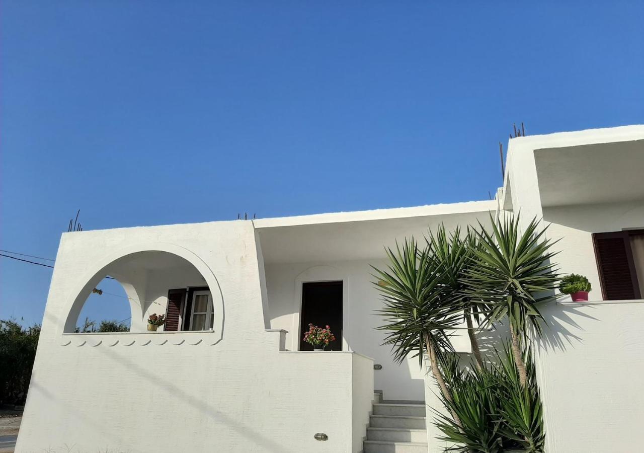 Joanna'S Rooms On The Beach Plaka  Exterior photo