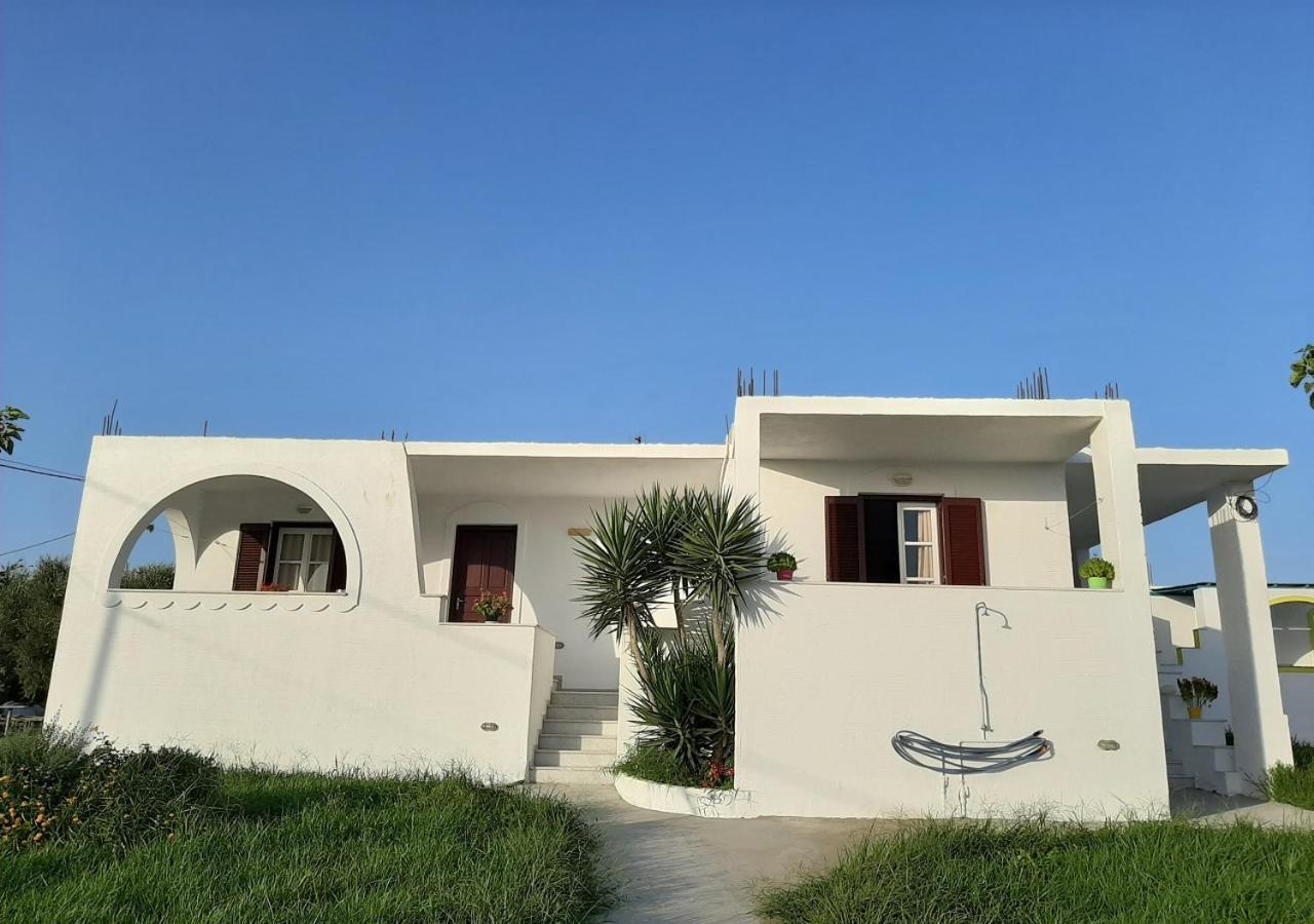 Joanna'S Rooms On The Beach Plaka  Exterior photo