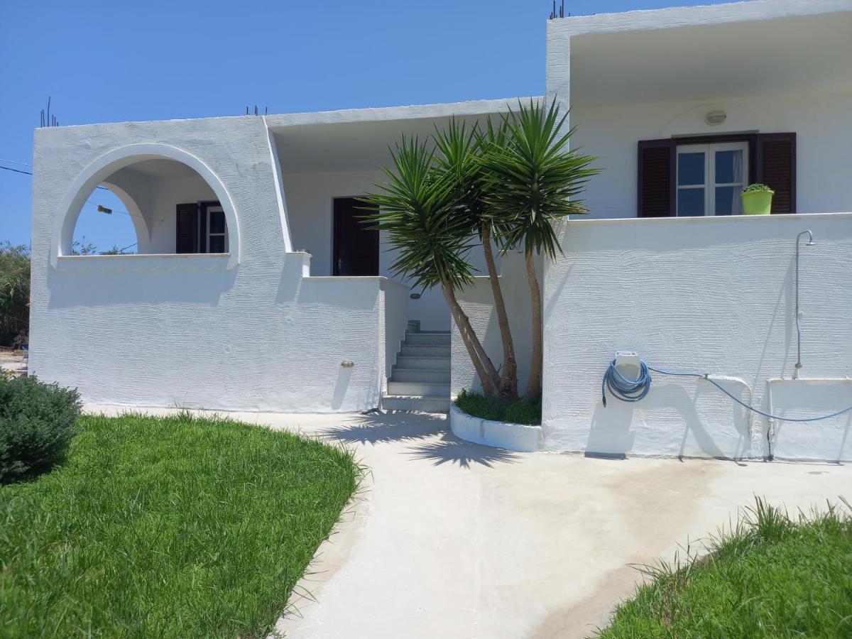 Joanna'S Rooms On The Beach Plaka  Exterior photo