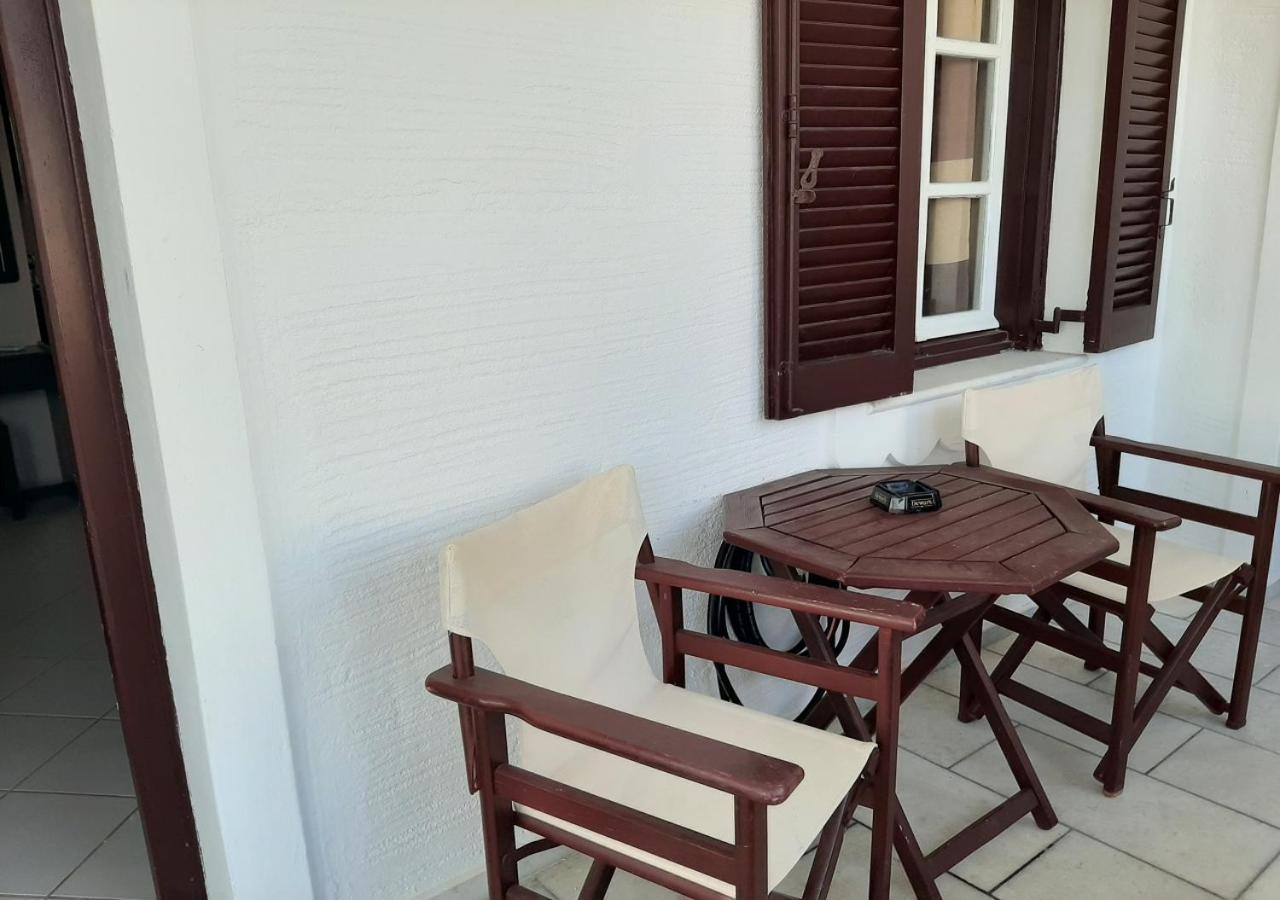 Joanna'S Rooms On The Beach Plaka  Exterior photo